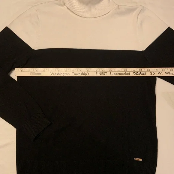 Calvin Klein Turtleneck Sweater Women’s, Black & White Color Block, Size Large - Picture 6 of 10